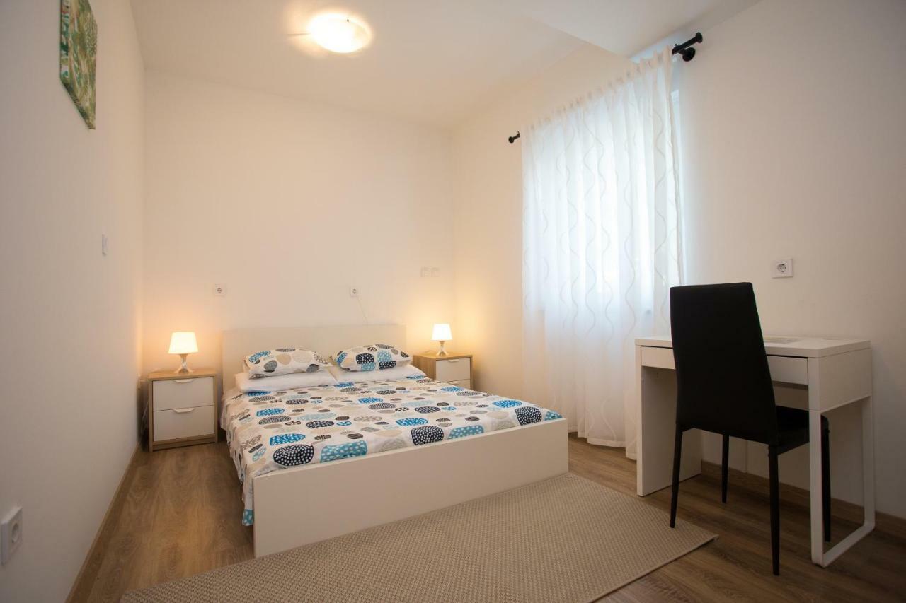 Апартаменти Apartman Girasol Пула Екстер'єр фото